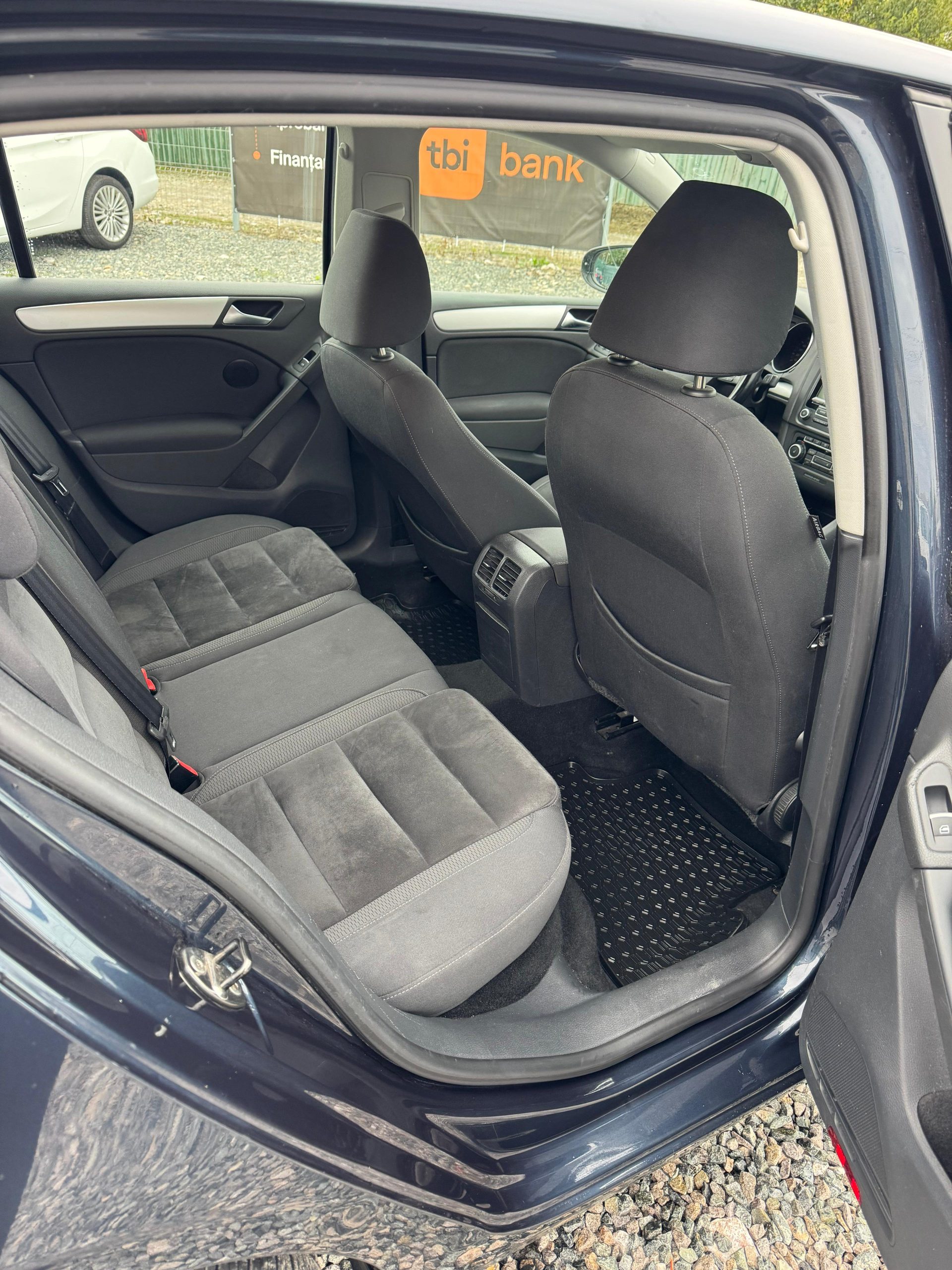 WhatsApp Image 2025-10-26 at 11.27.53_06249711